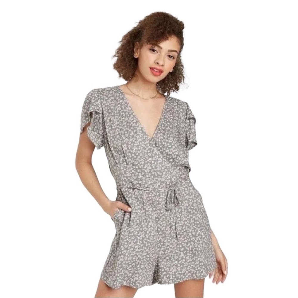 Floral Romper by Wild Fable Size Women’s Medium Sage green with white flowers